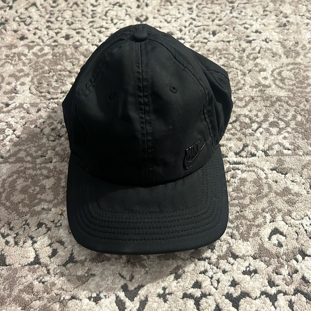 Black Nike hat